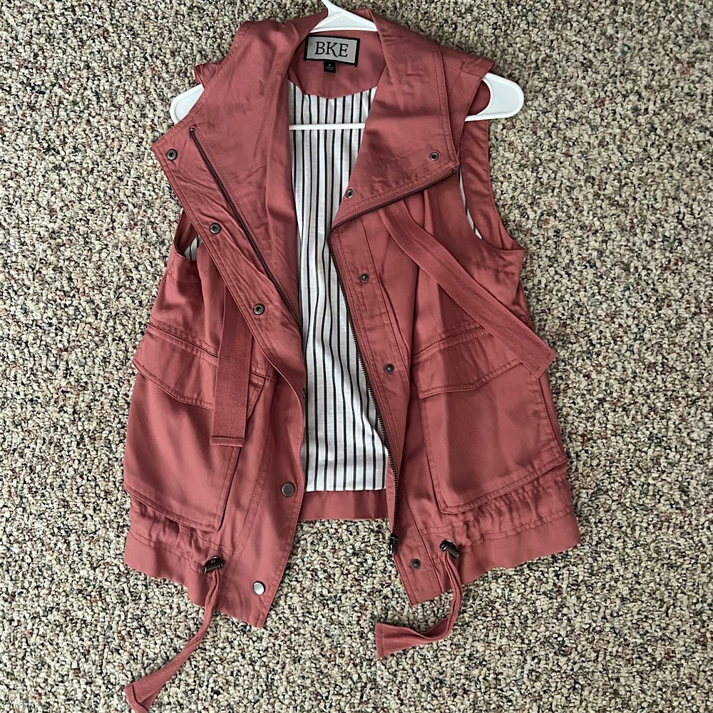 BKE pink vest